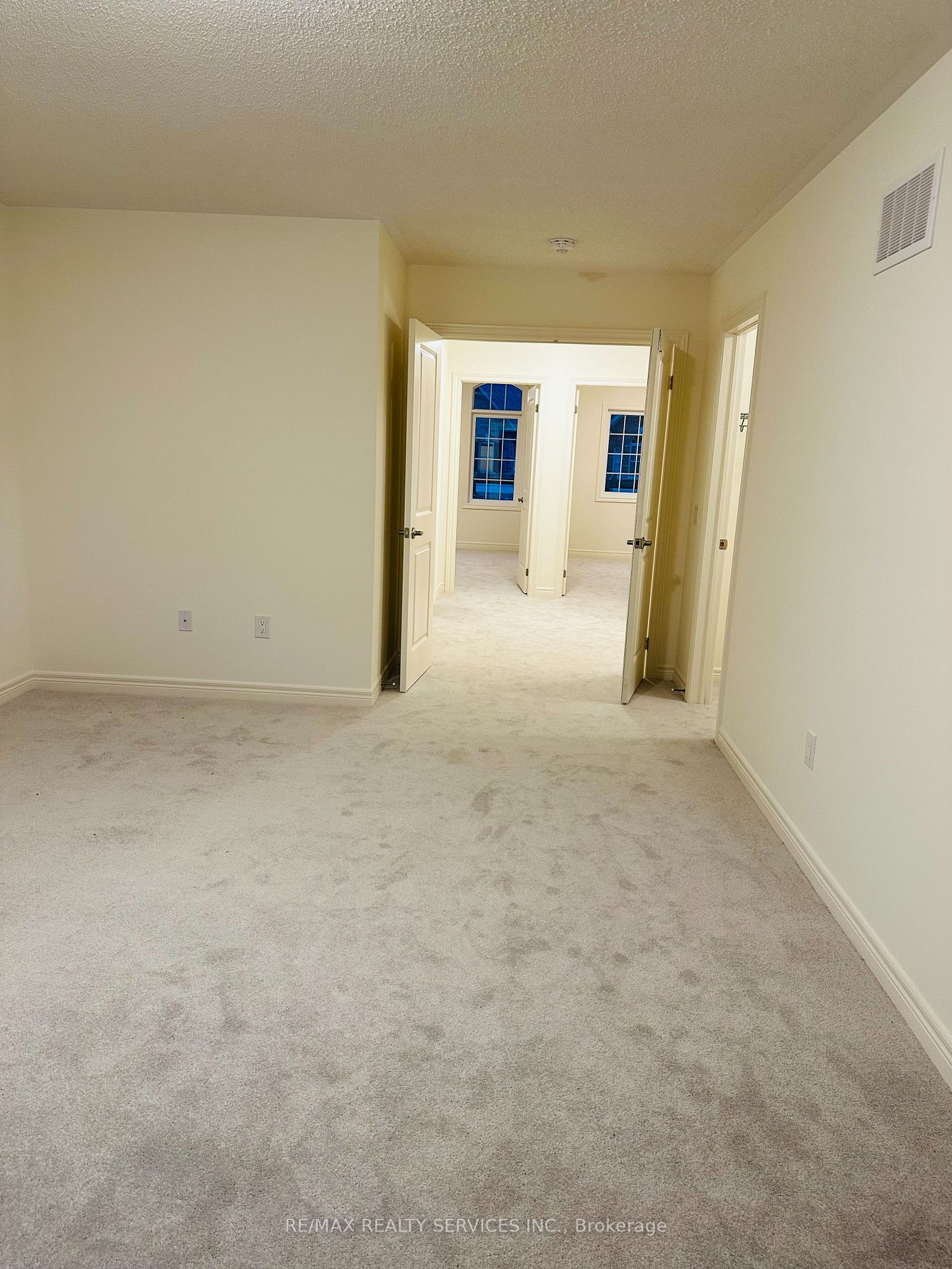 14 Gosset Rd E