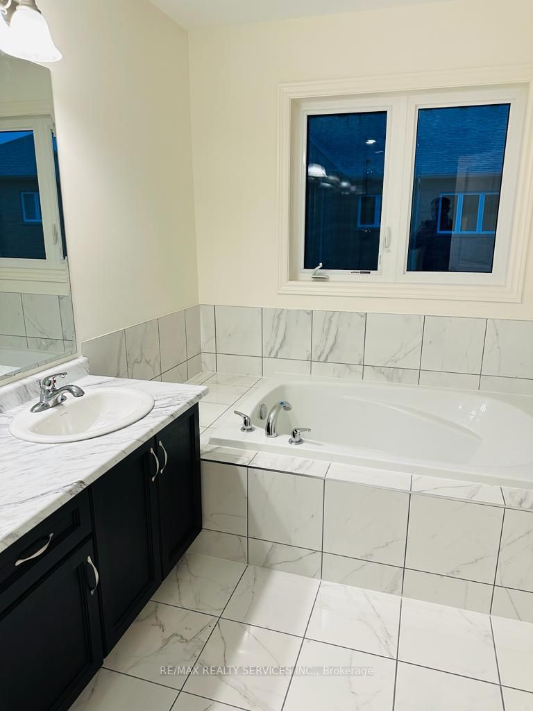 14 Gosset Rd E