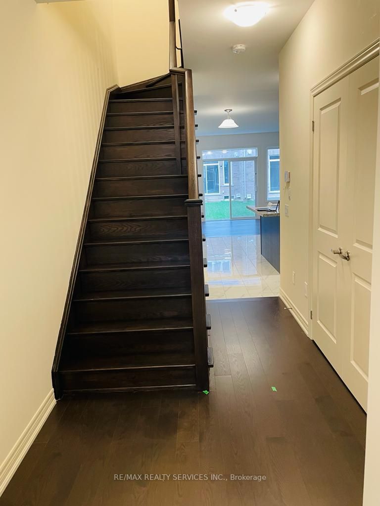 14 Gosset Rd E