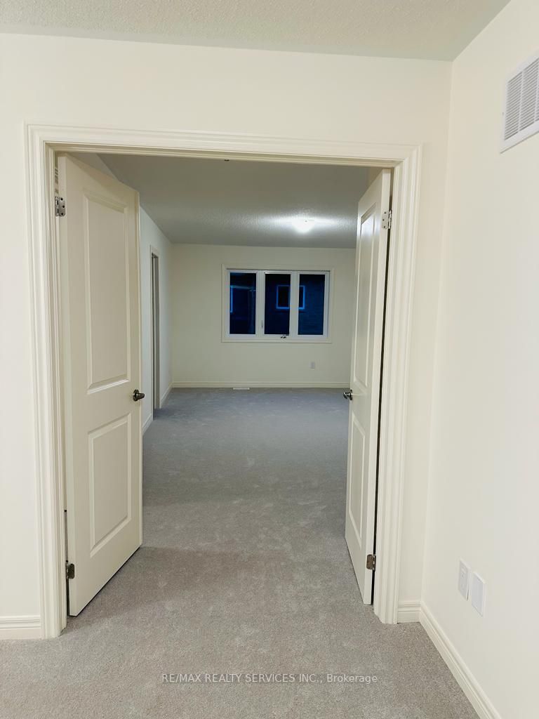 14 Gosset Rd E