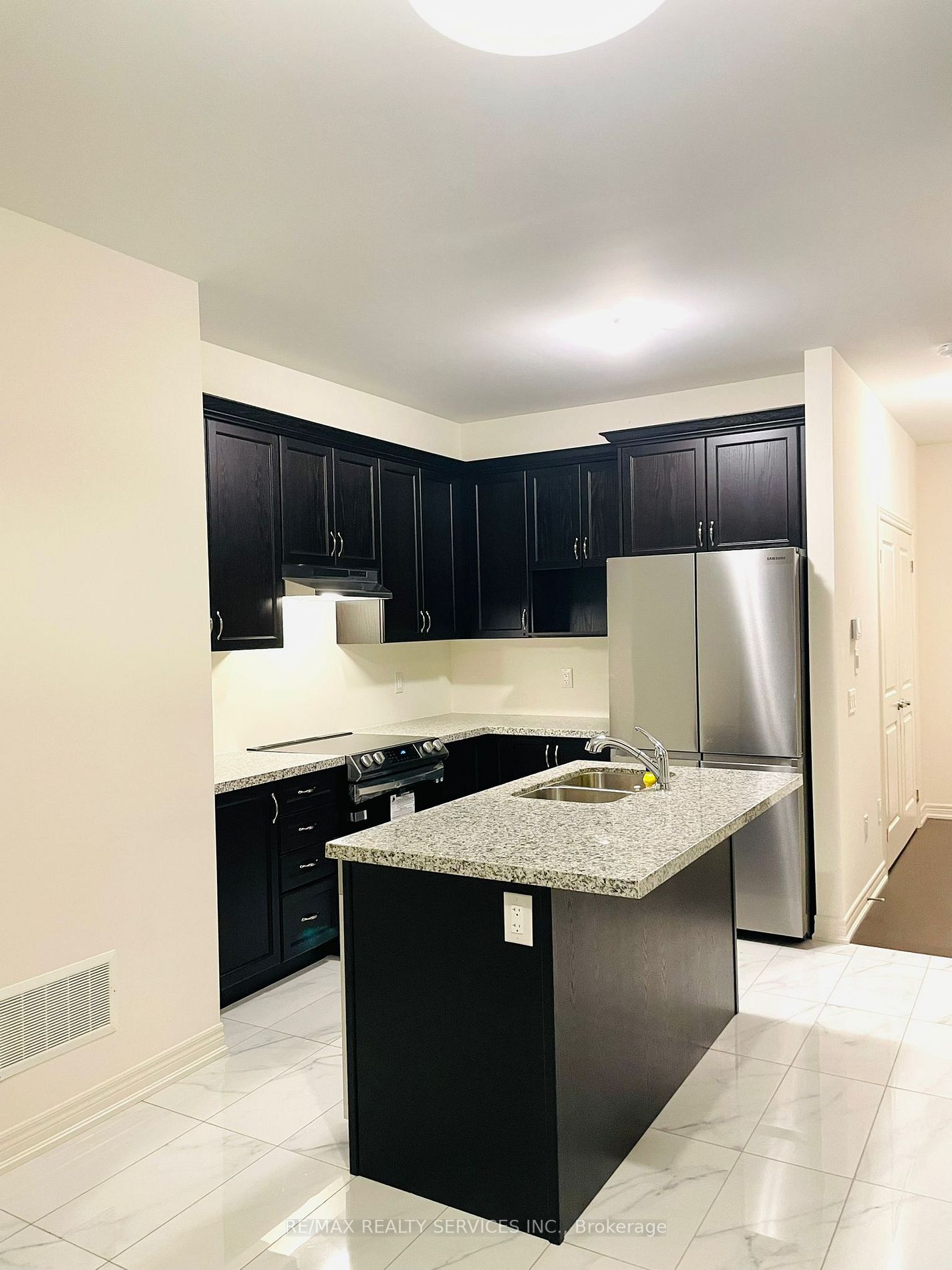 14 Gosset Rd E
