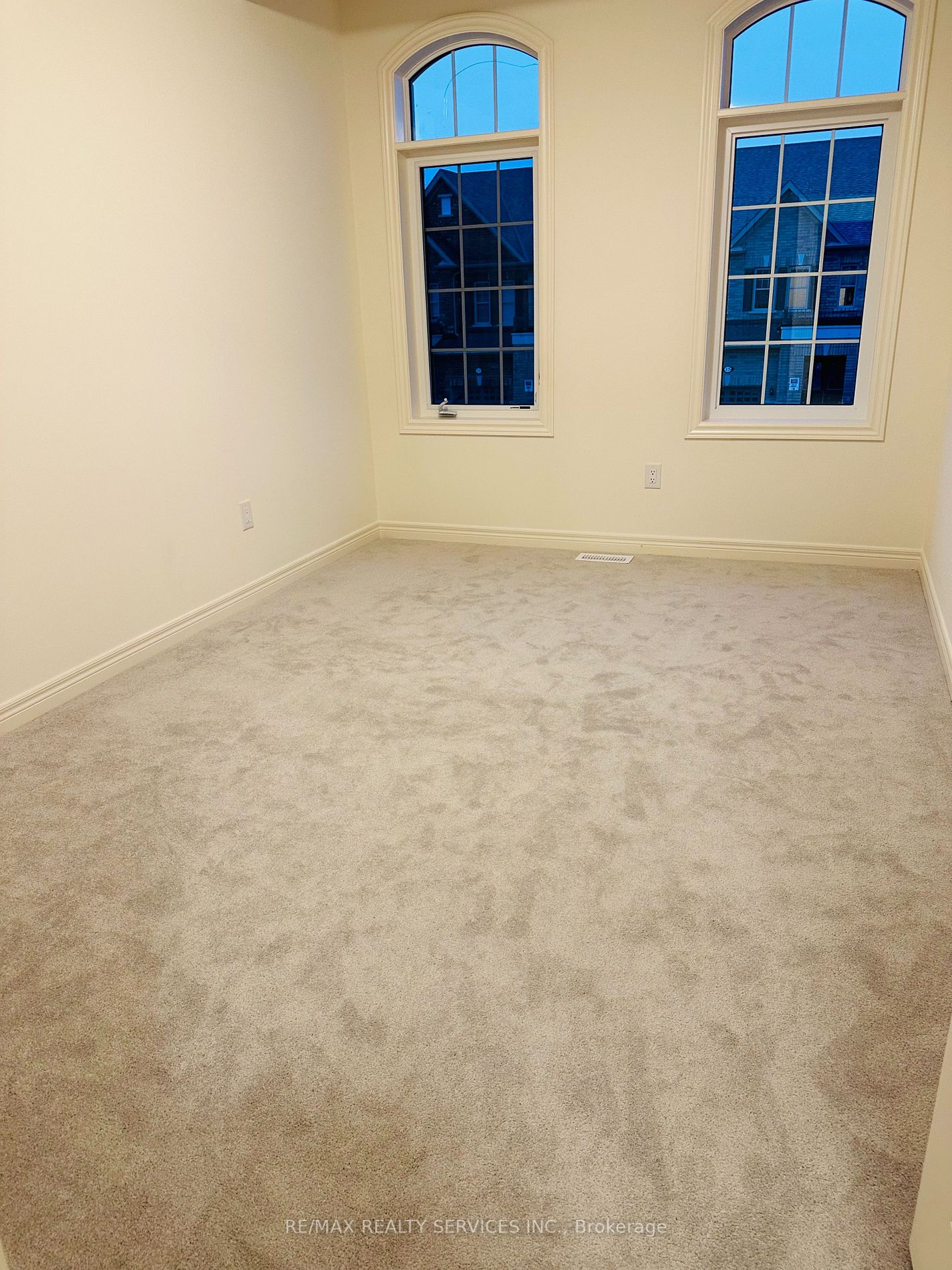 14 Gosset Rd E