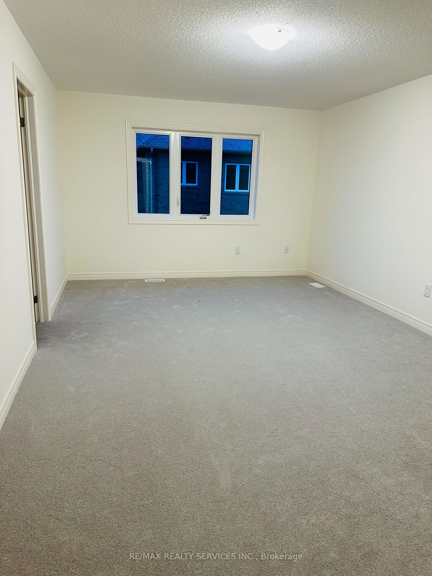14 Gosset Rd E