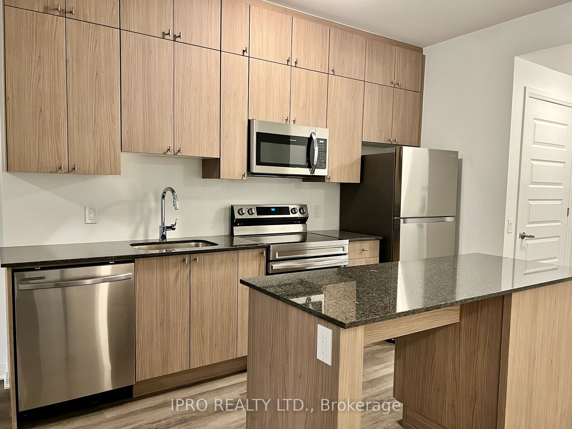 460 Gordon Krantz Ave, #220