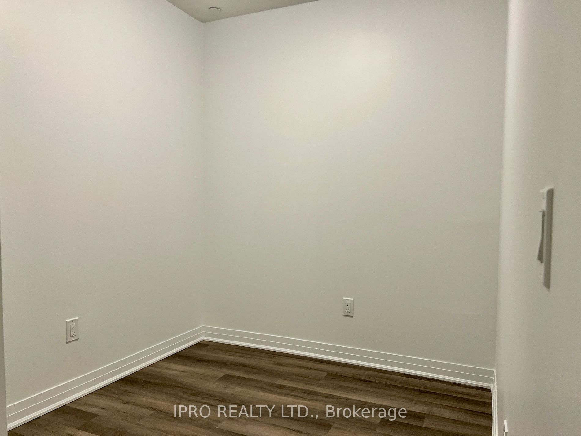 460 Gordon Krantz Ave, #220