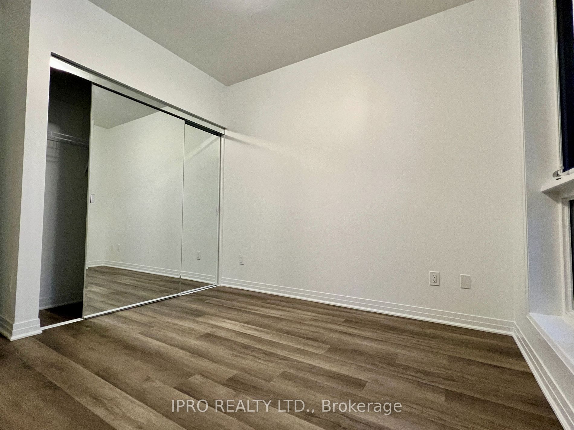 460 Gordon Krantz Ave, #220
