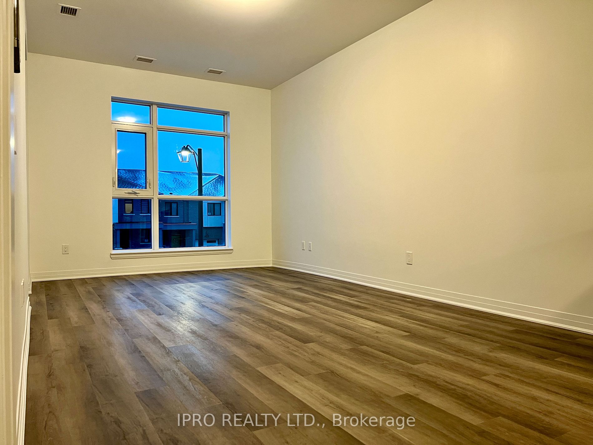 460 Gordon Krantz Ave, #220