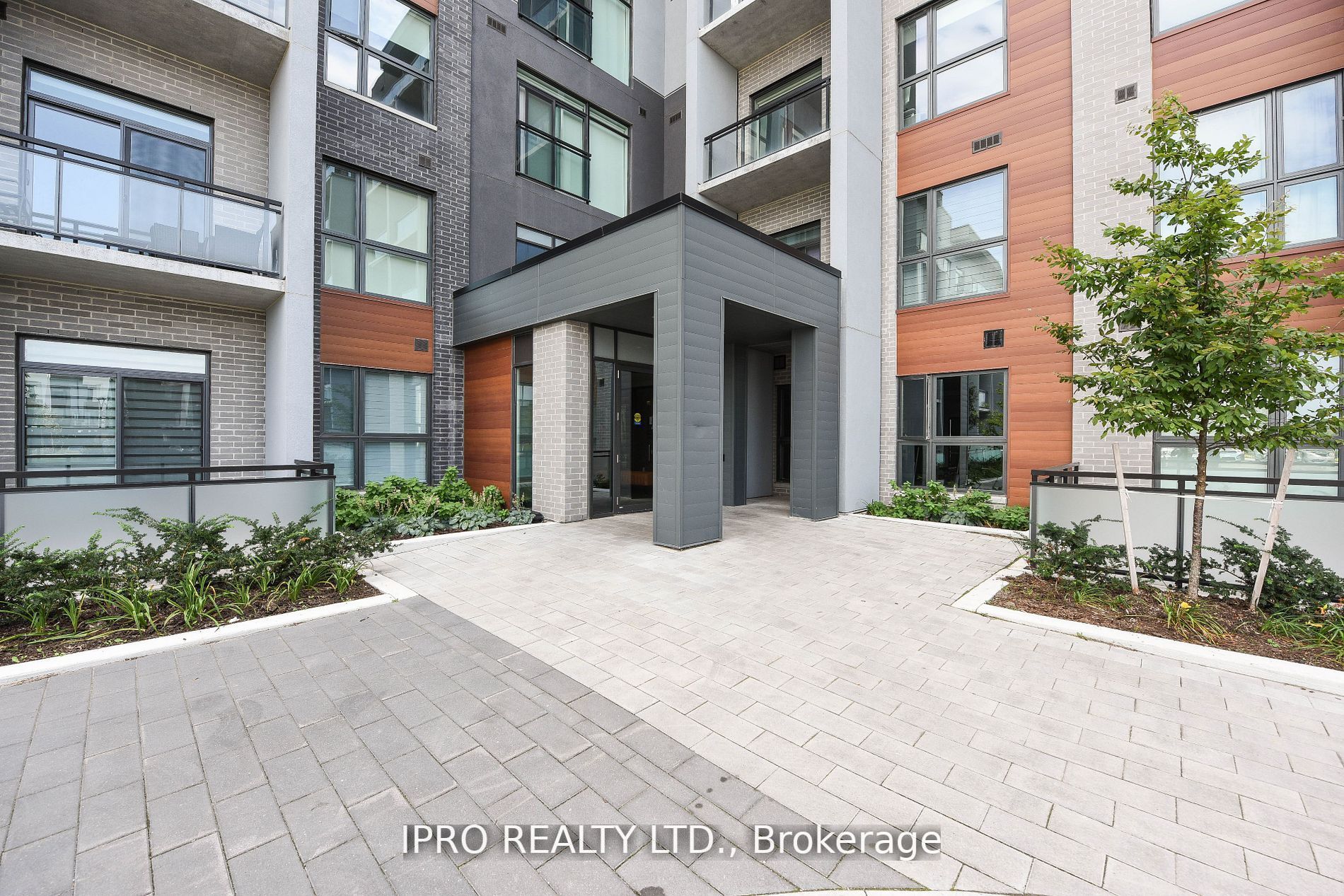 95 Dundas St W Street, #004
