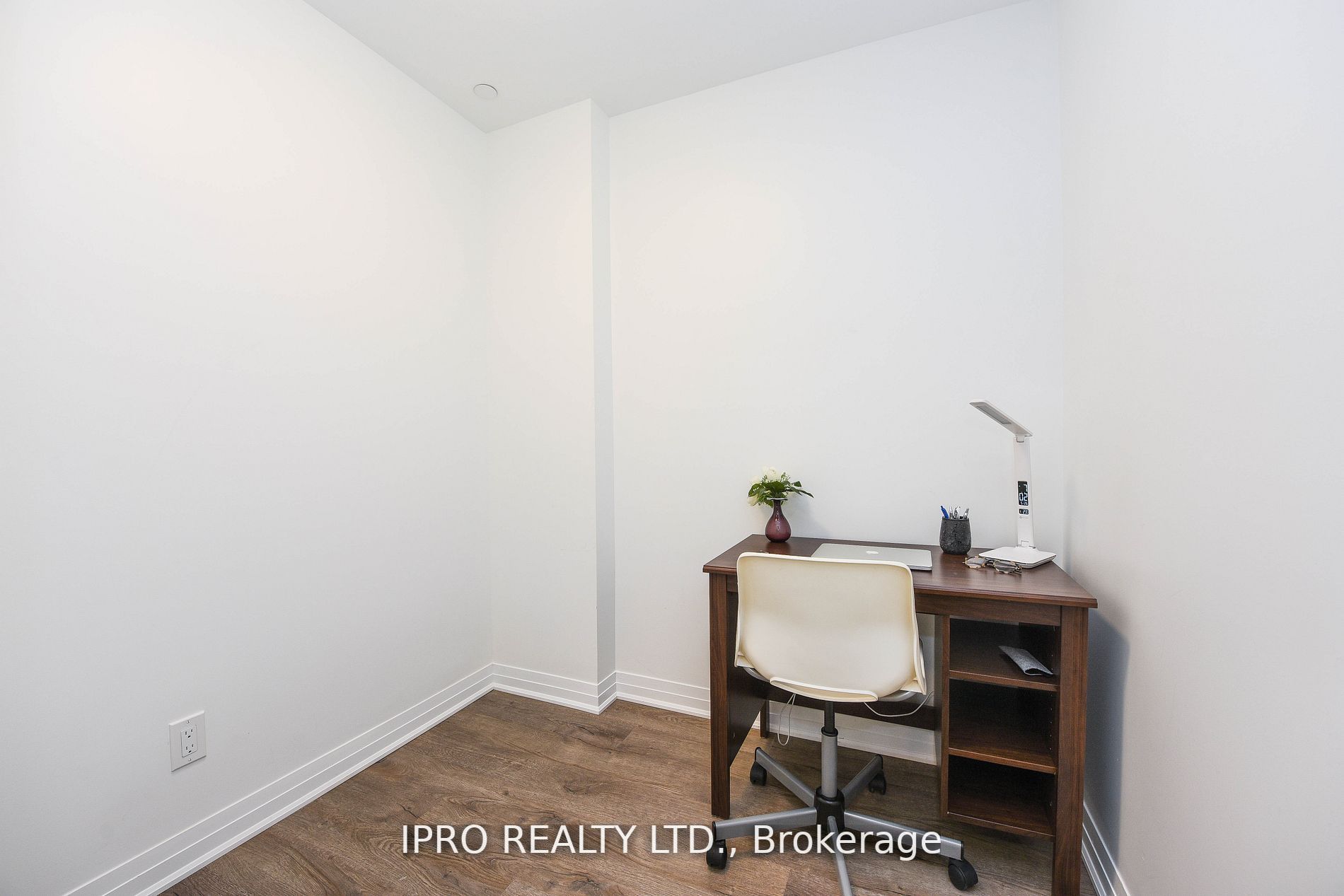 95 Dundas St W Street, #004