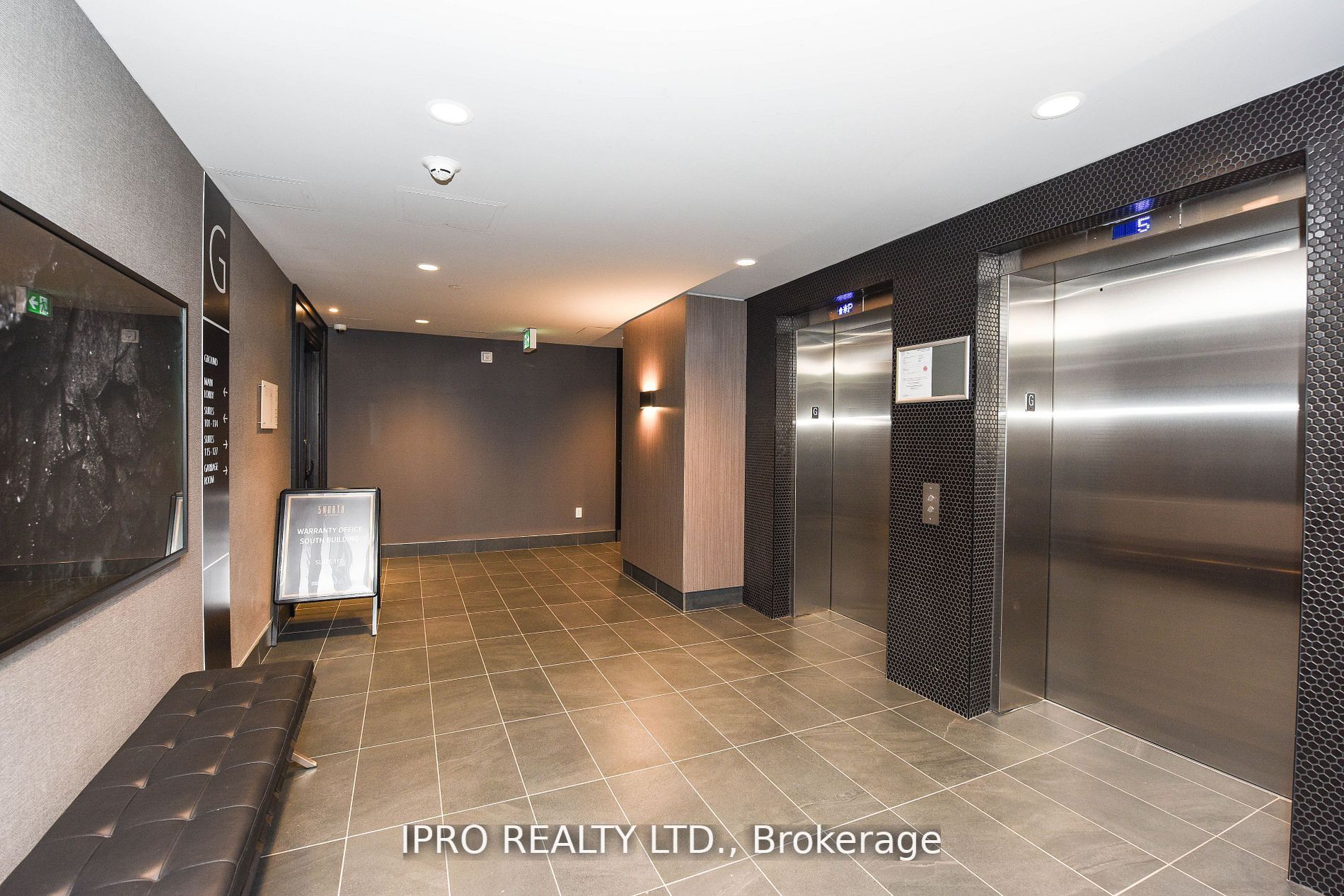 95 Dundas St W Street, #004