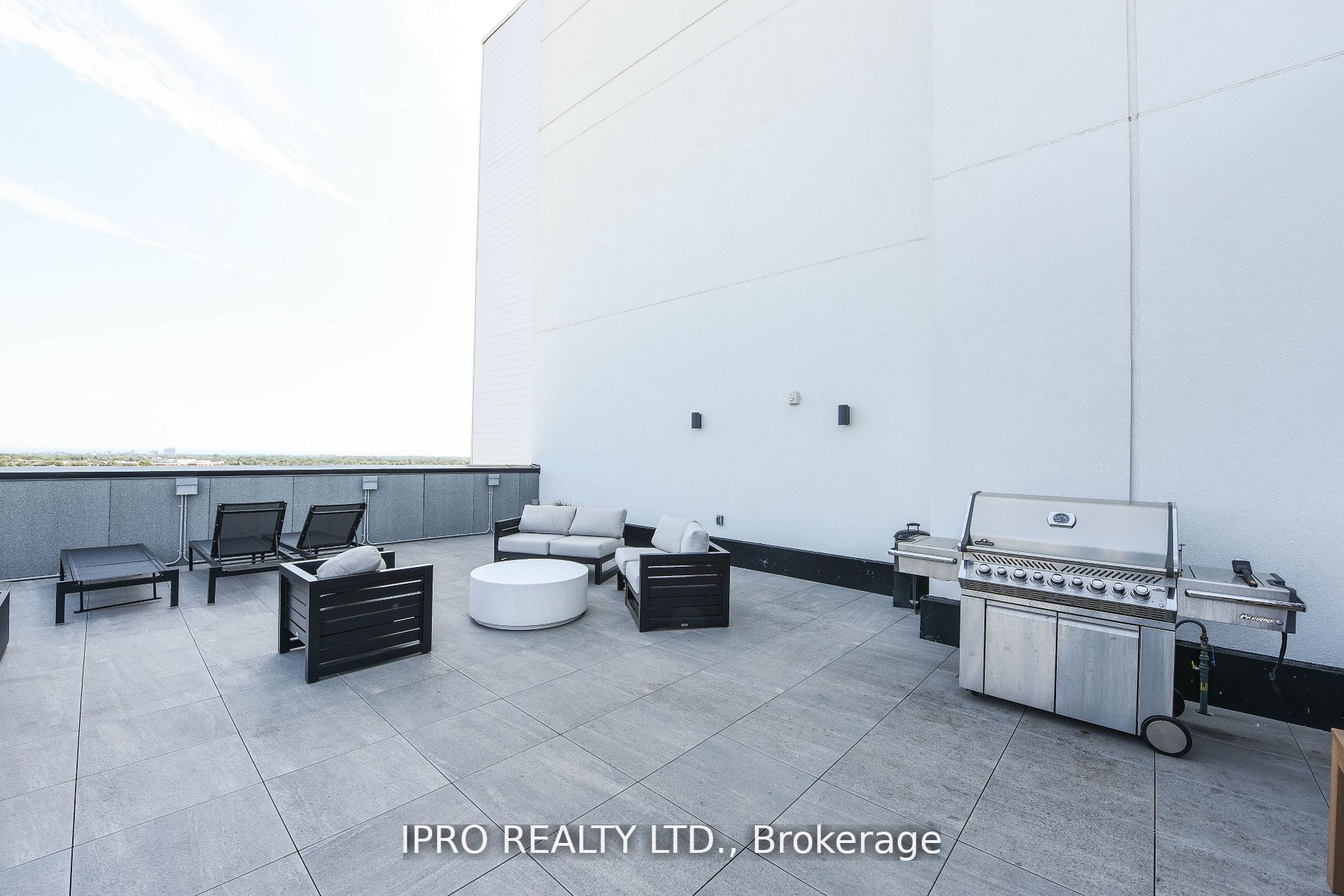 95 Dundas St W Street, #004