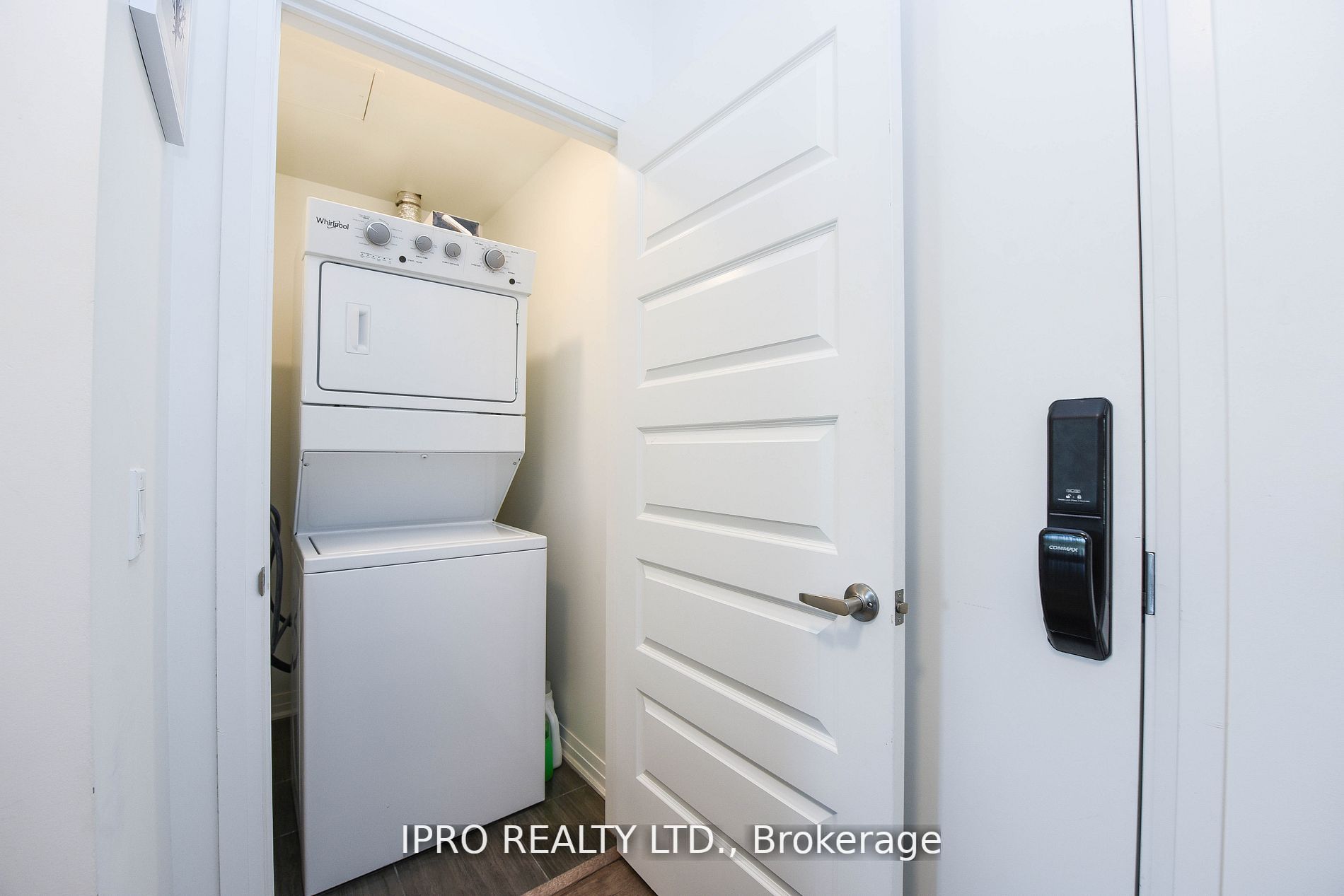 95 Dundas St W Street, #004