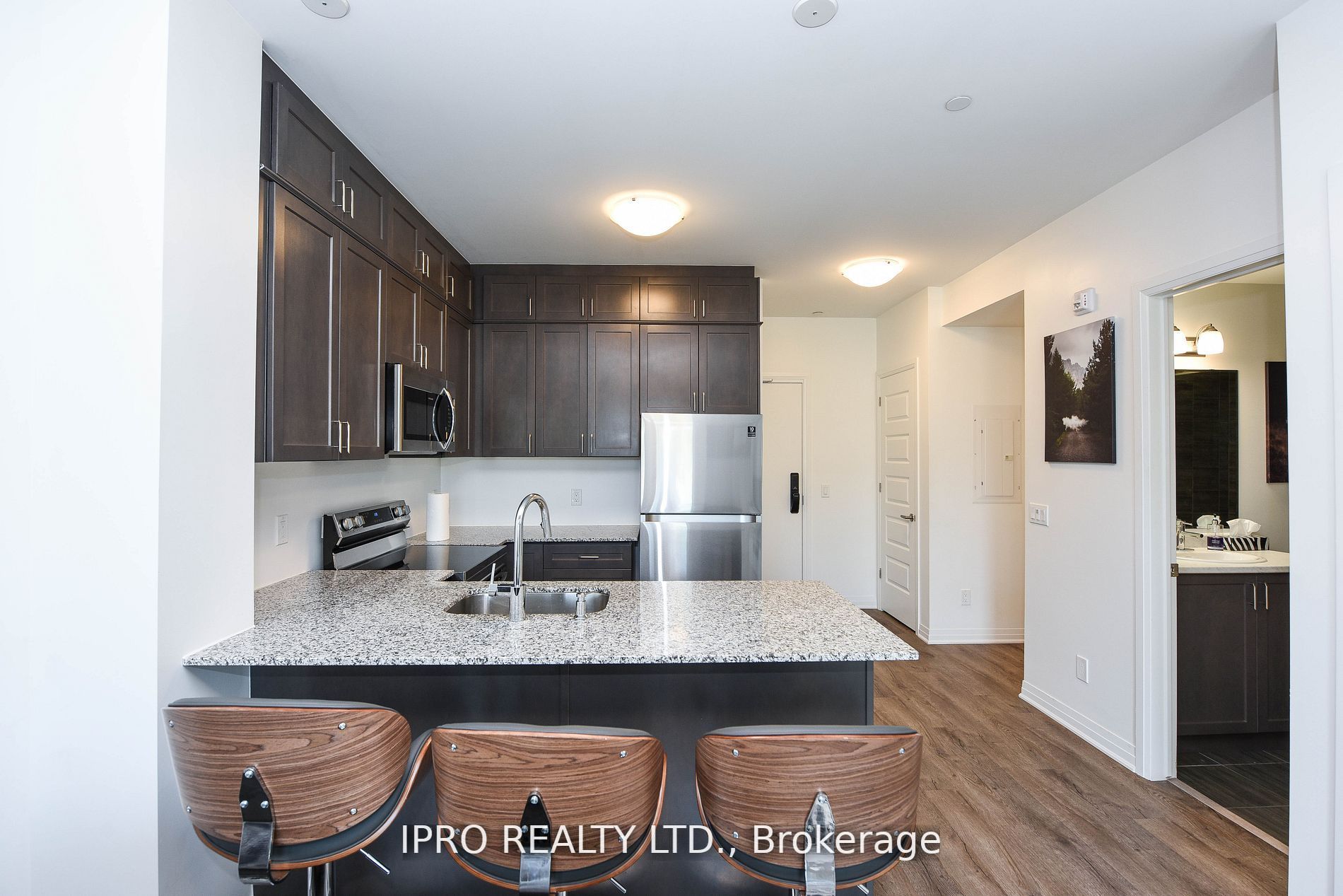95 Dundas St W Street, #004