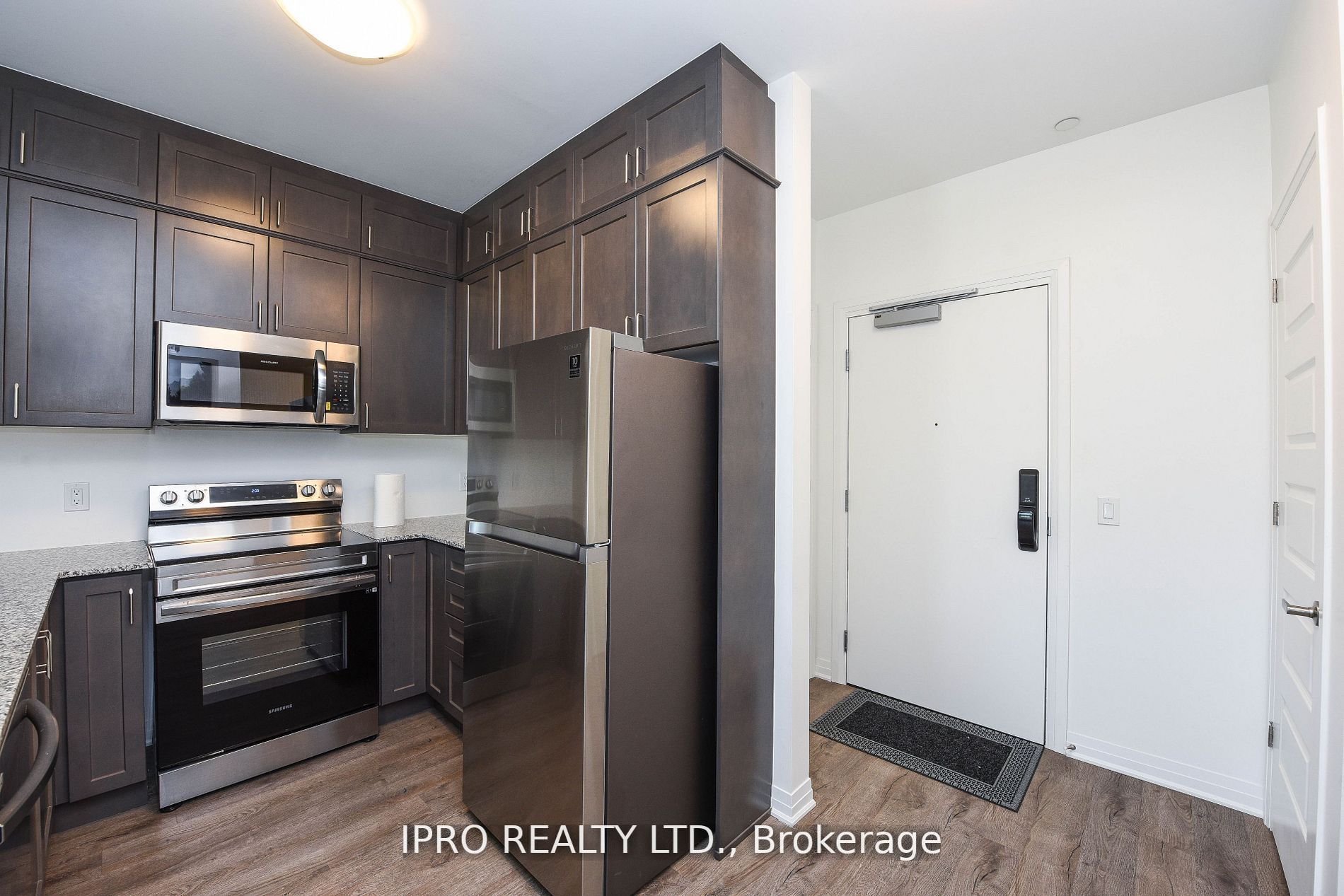 95 Dundas St W Street, #004