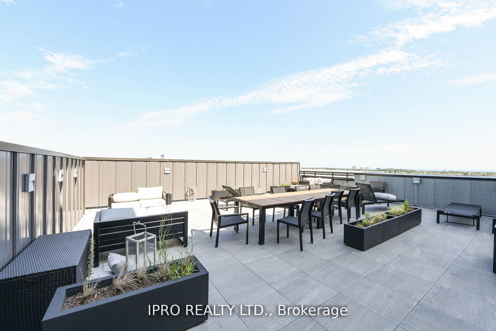 95 Dundas St W Street, #004