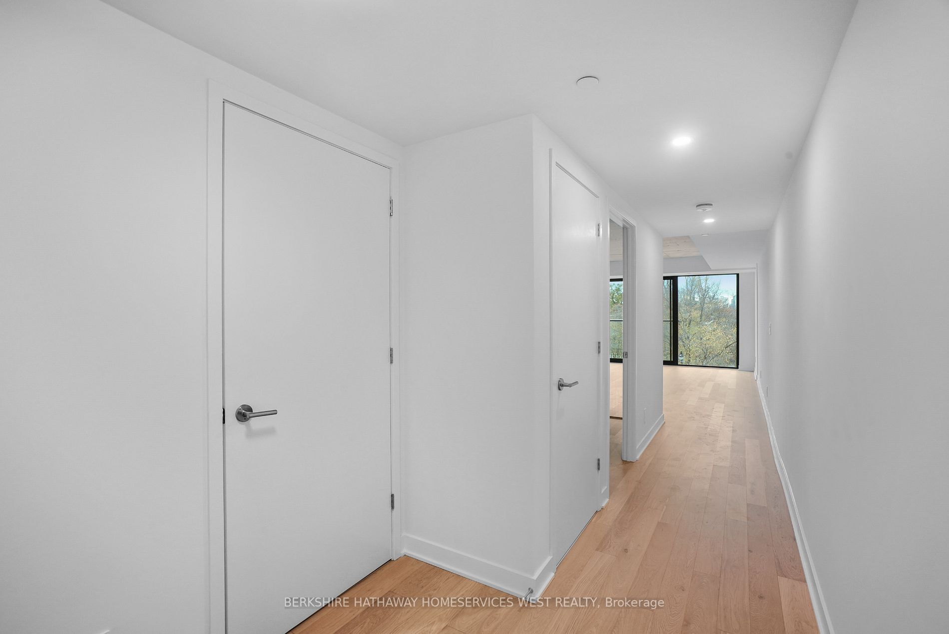 2720 Dundas St W, #302