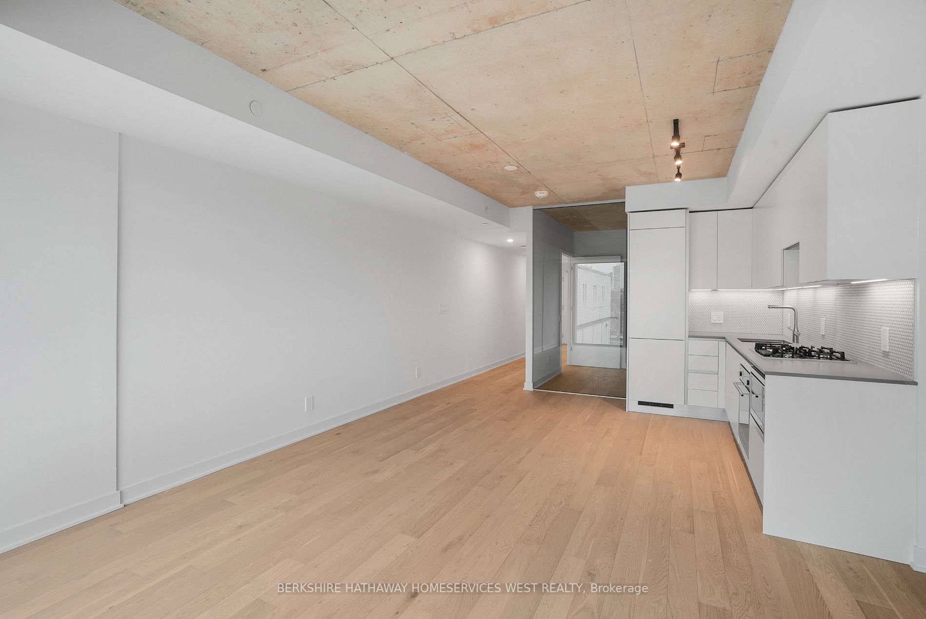 2720 Dundas St W, #302