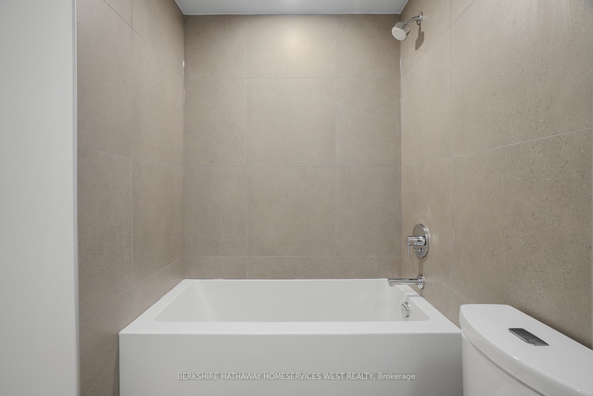 2720 Dundas St W, #302