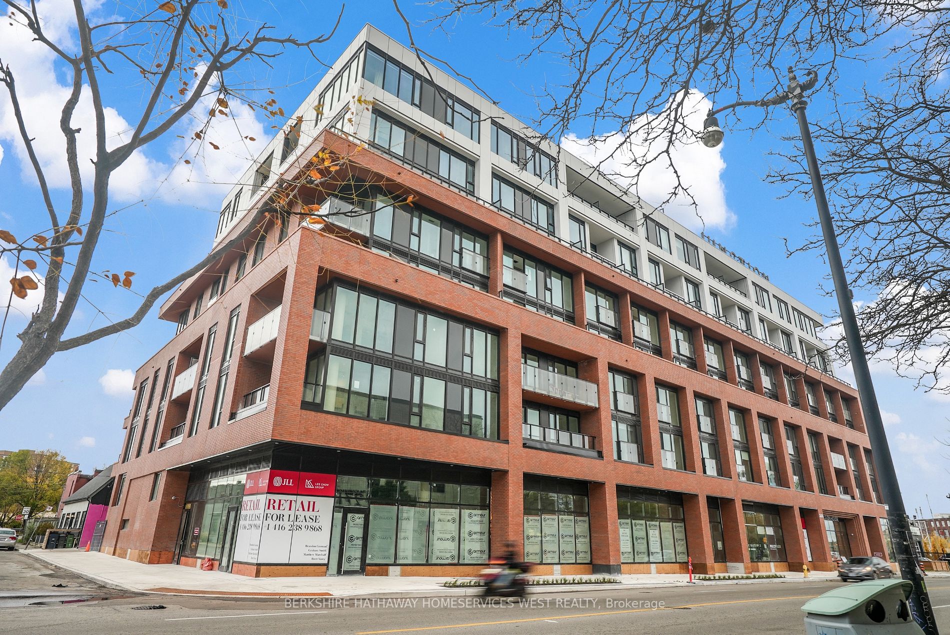 2720 Dundas St W, #302