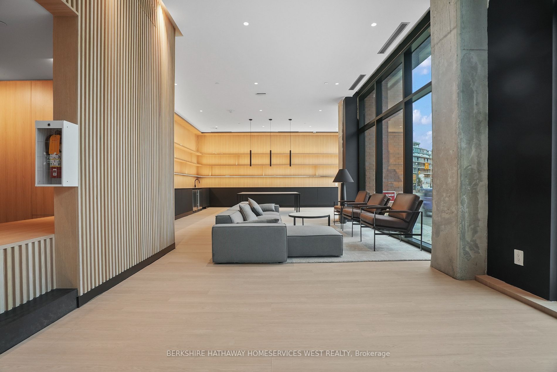 2720 Dundas St W, #302