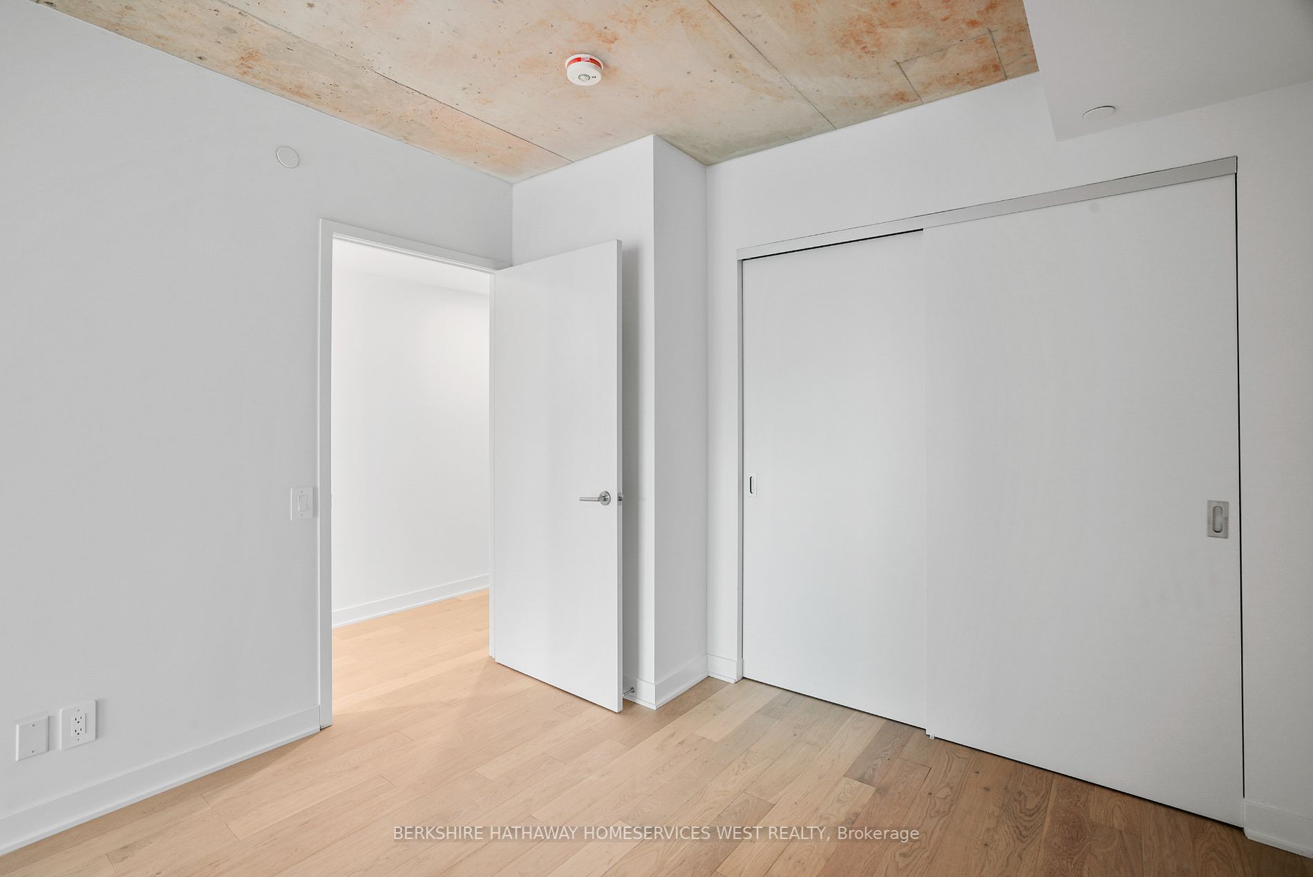 2720 Dundas St W, #302