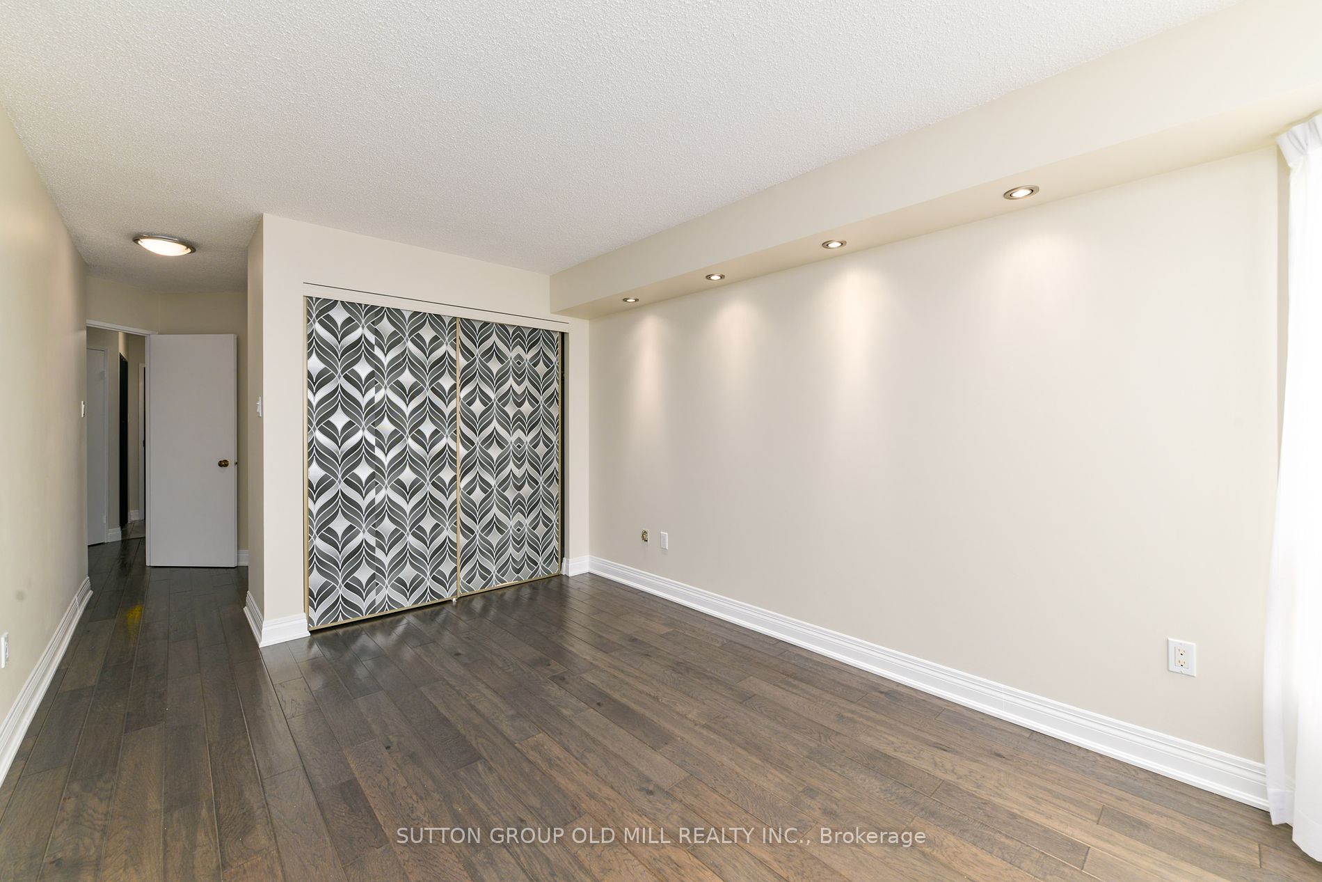 1320 Islington Ave, #405