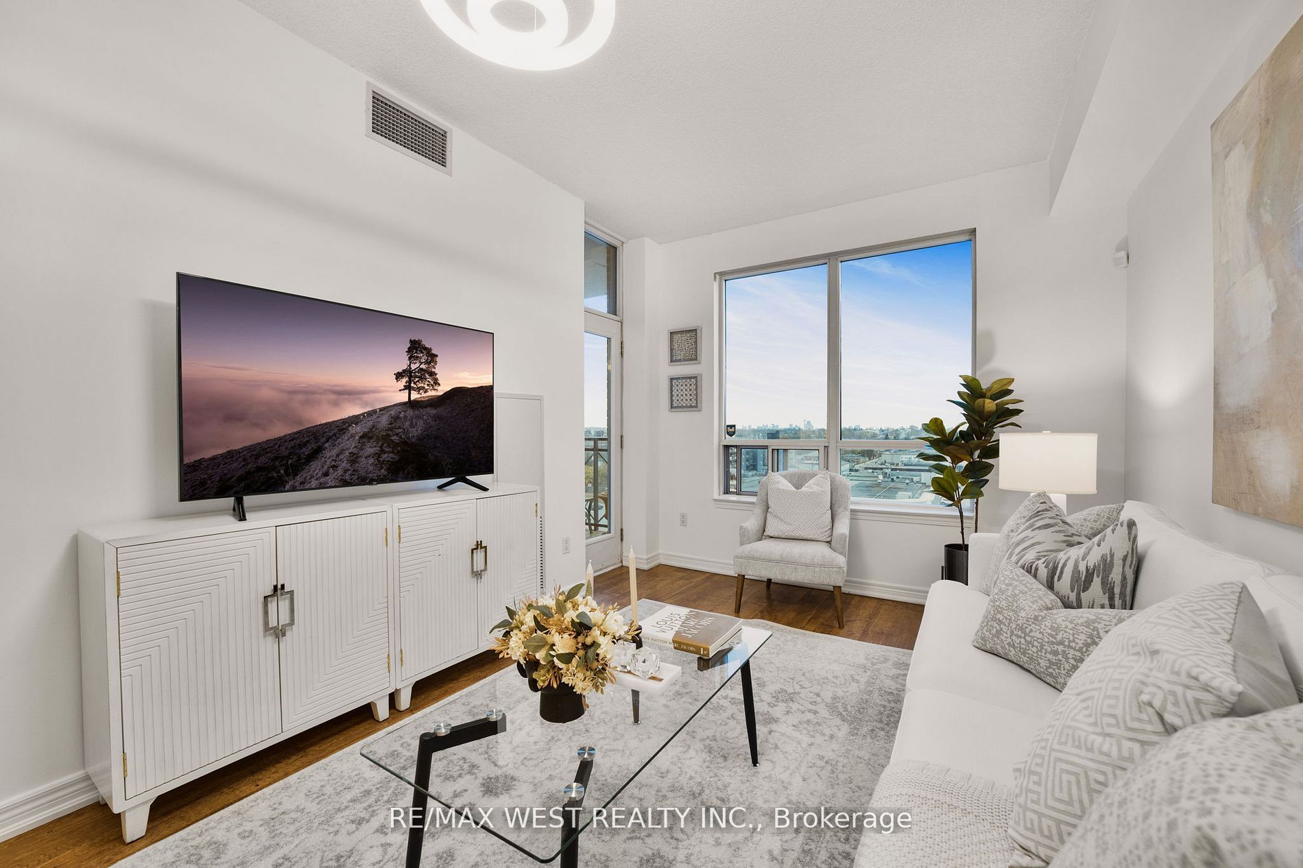 2772 Keele St, #804