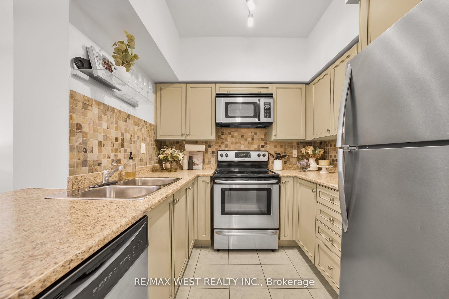 2772 Keele St, #804