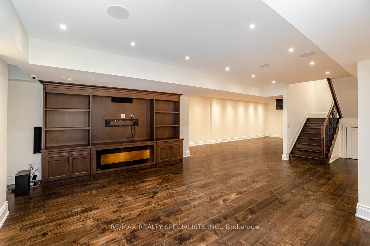 523 BROOKSIDE Drive
