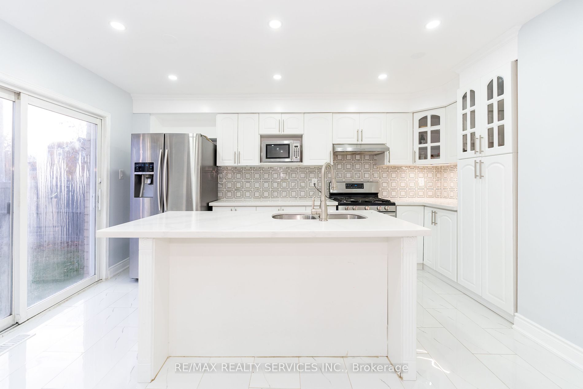 2 Clovercrest Dr