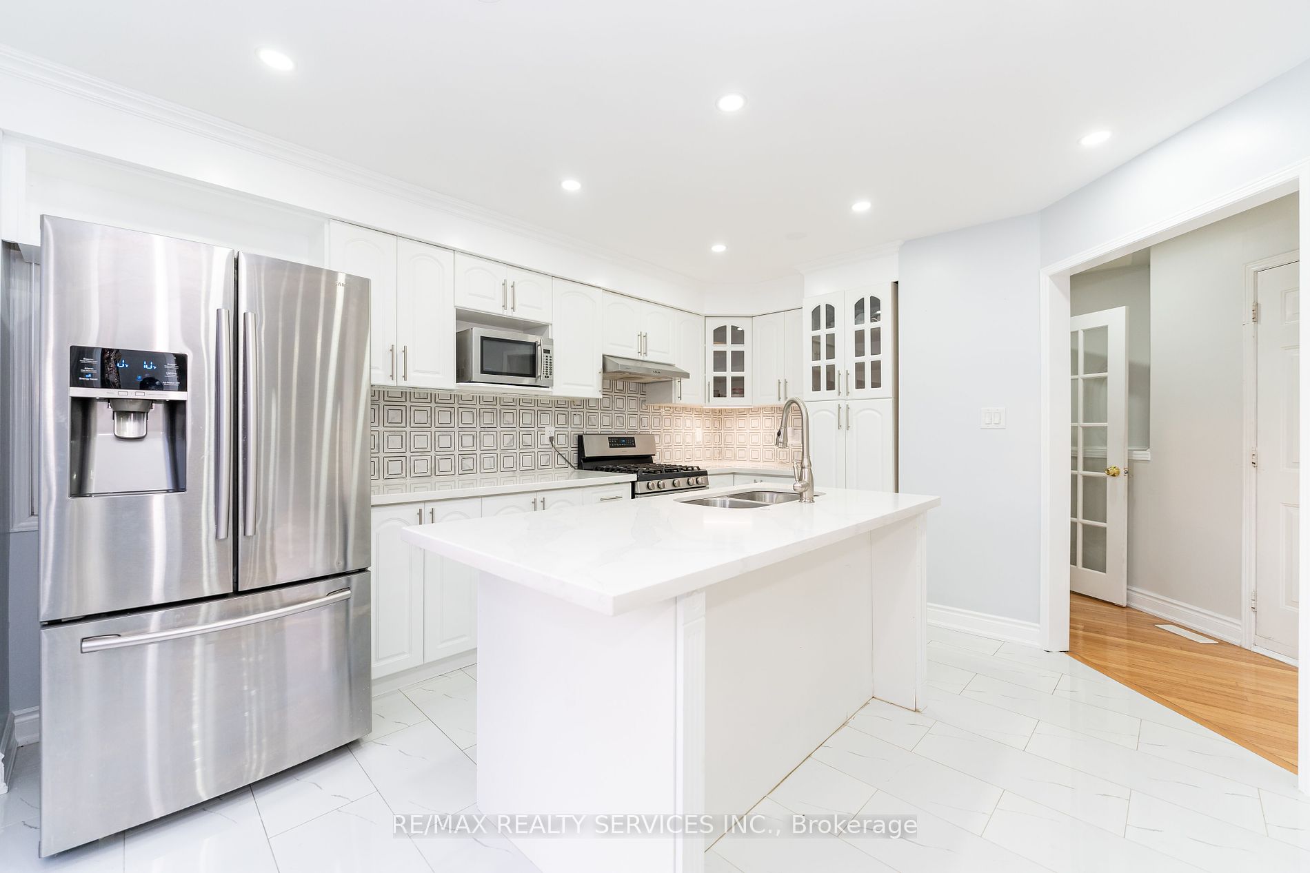 2 Clovercrest Dr