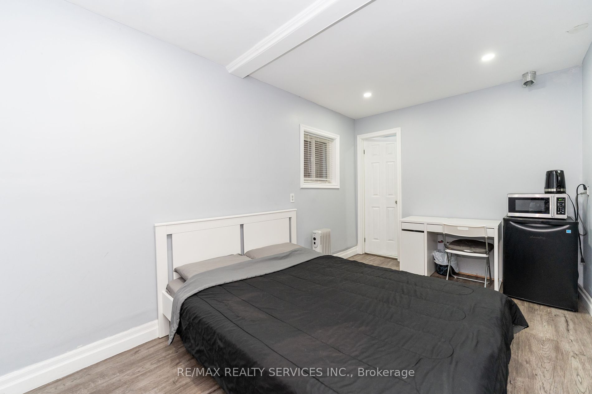 2 Clovercrest Dr