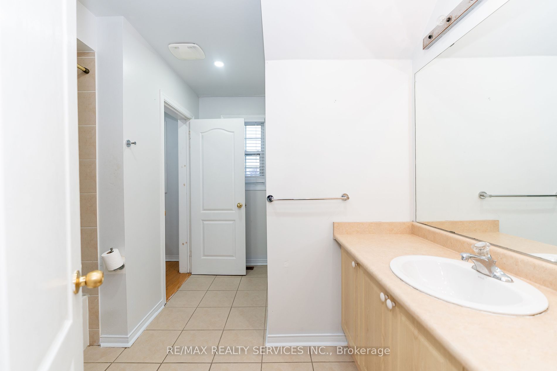 2 Clovercrest Dr