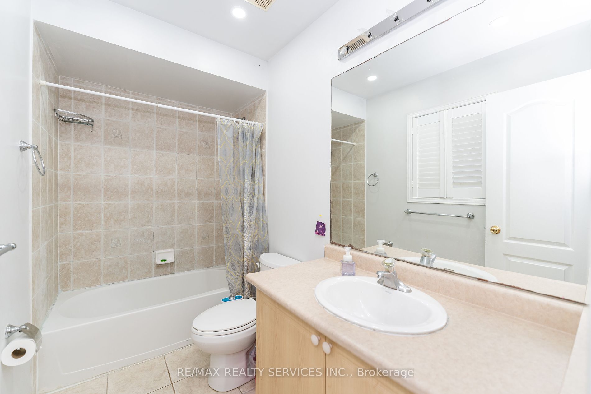 2 Clovercrest Dr