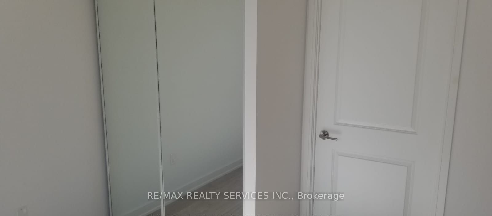 8 Nahani Way, #3318