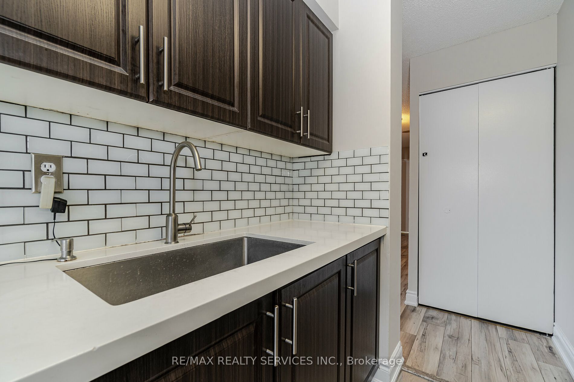 10 Laurelcrest St, #412