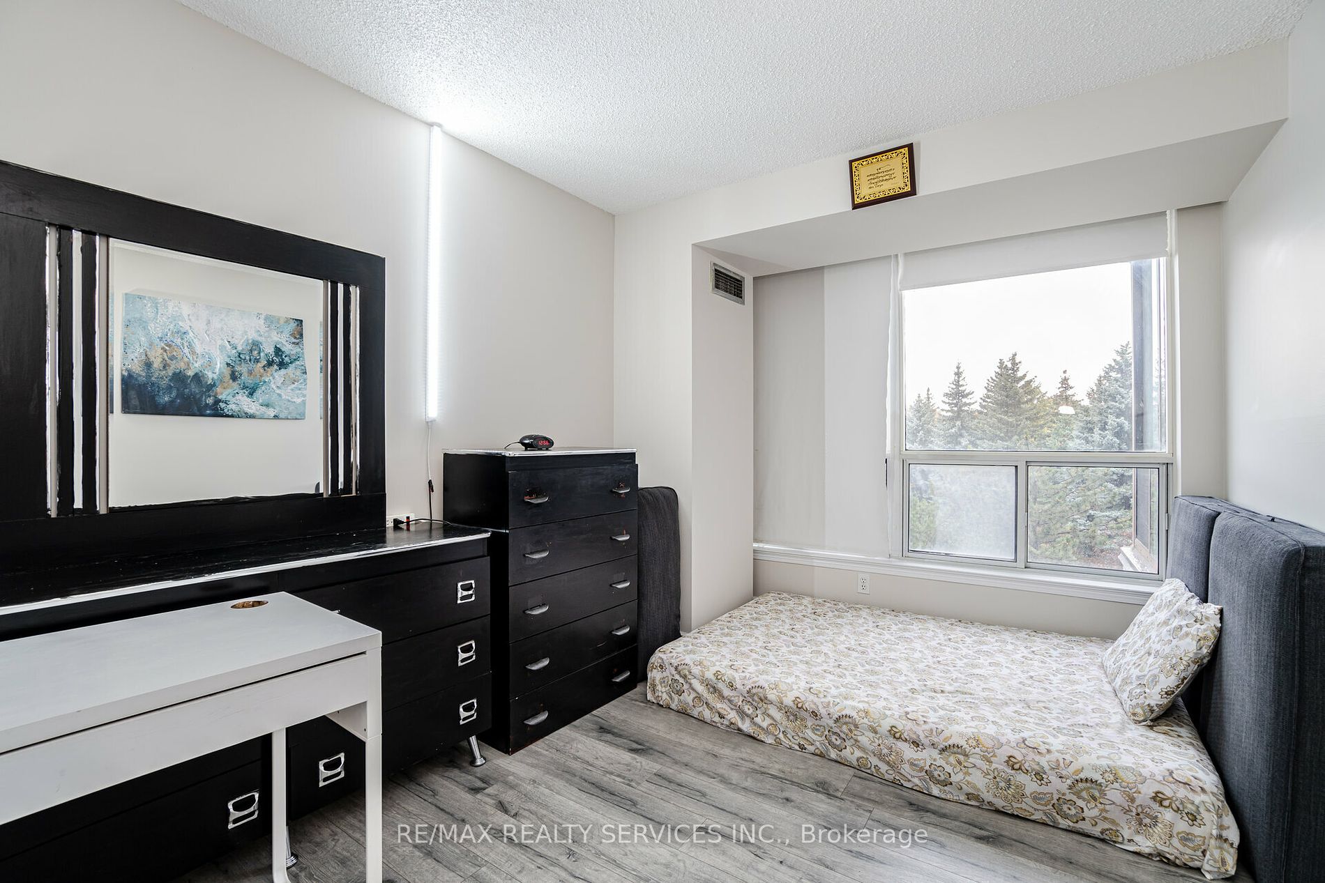 10 Laurelcrest St, #412