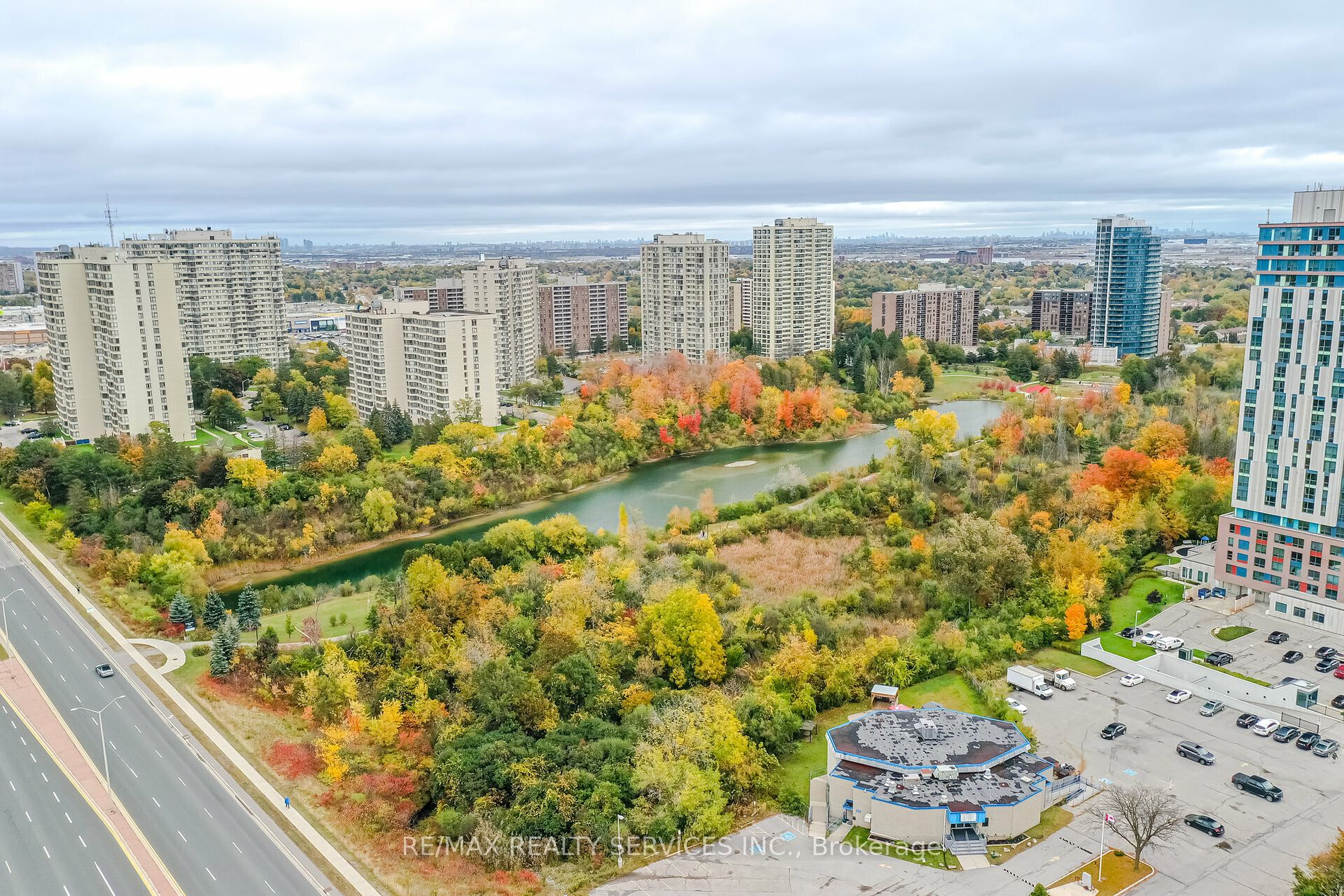 10 Laurelcrest St, #412