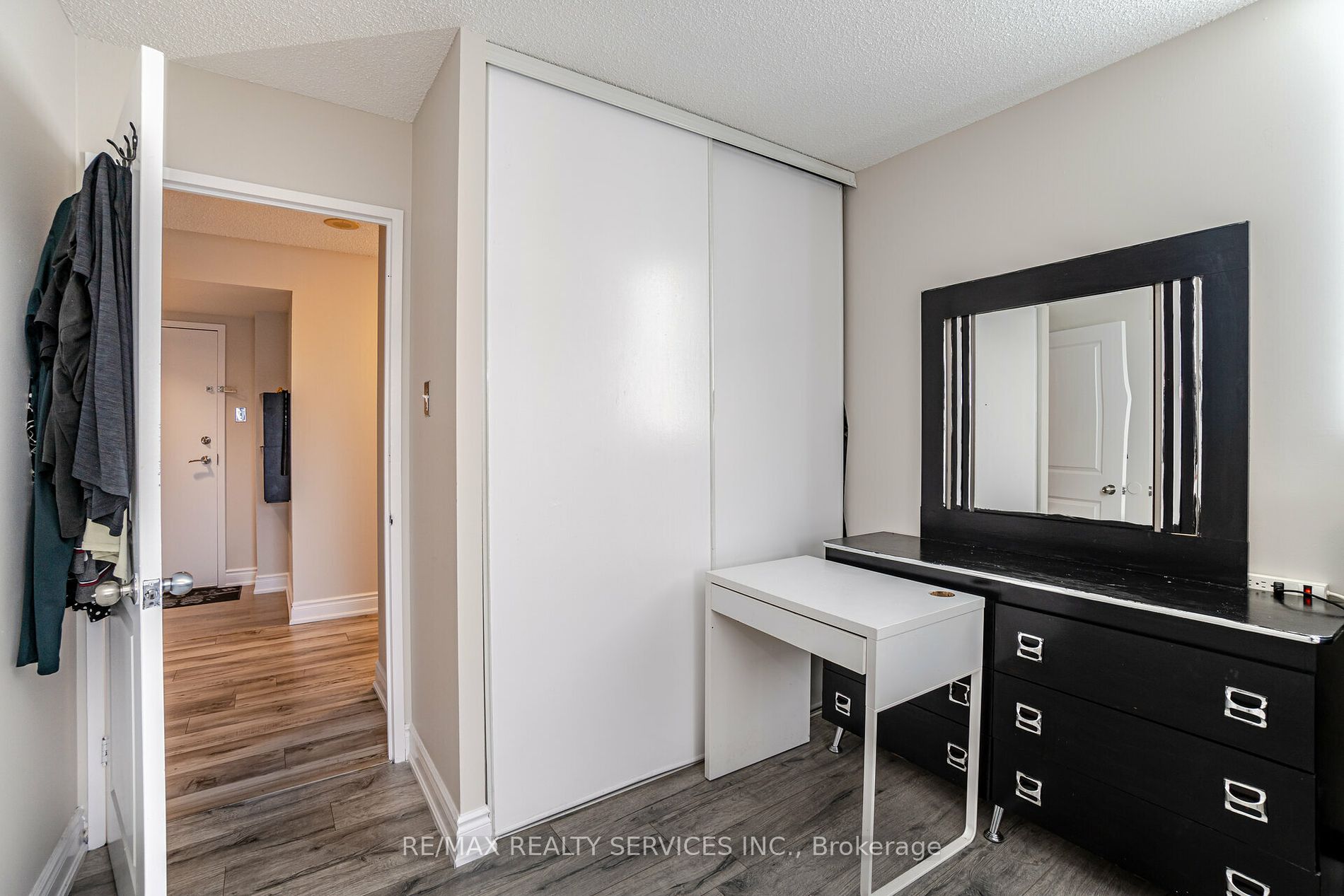 10 Laurelcrest St, #412