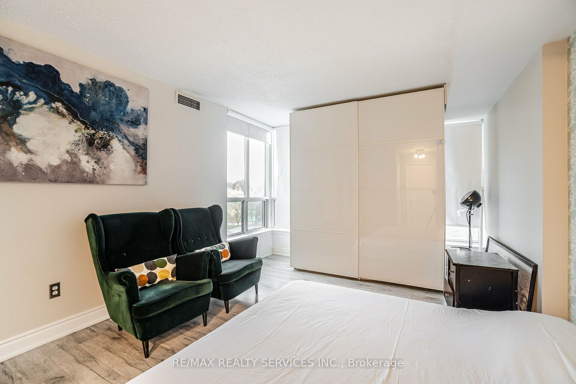 10 Laurelcrest St, #412