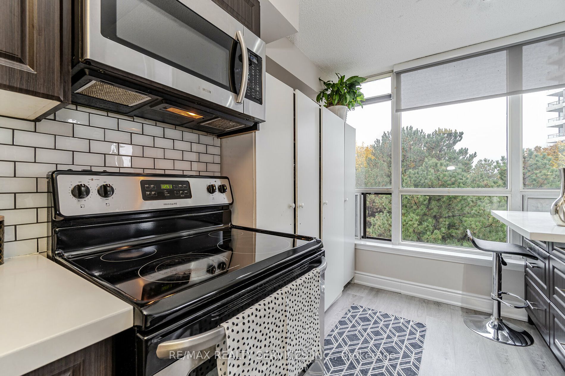 10 Laurelcrest St, #412
