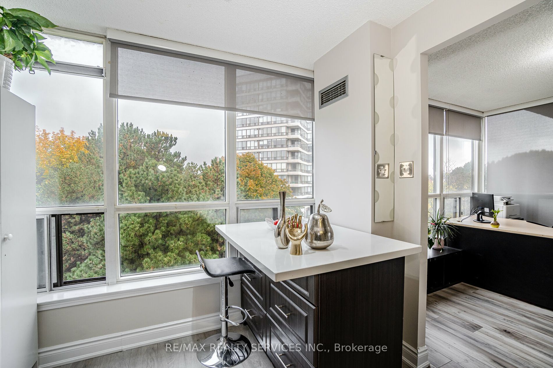 10 Laurelcrest St, #412