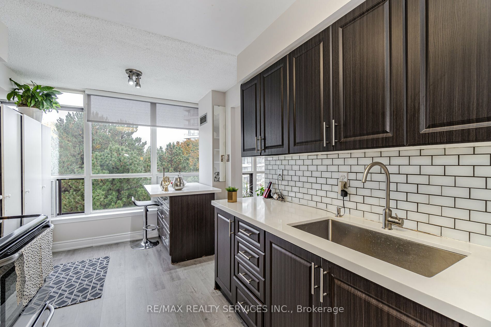 10 Laurelcrest St, #412