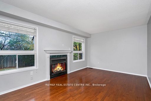44 Curry Crescent