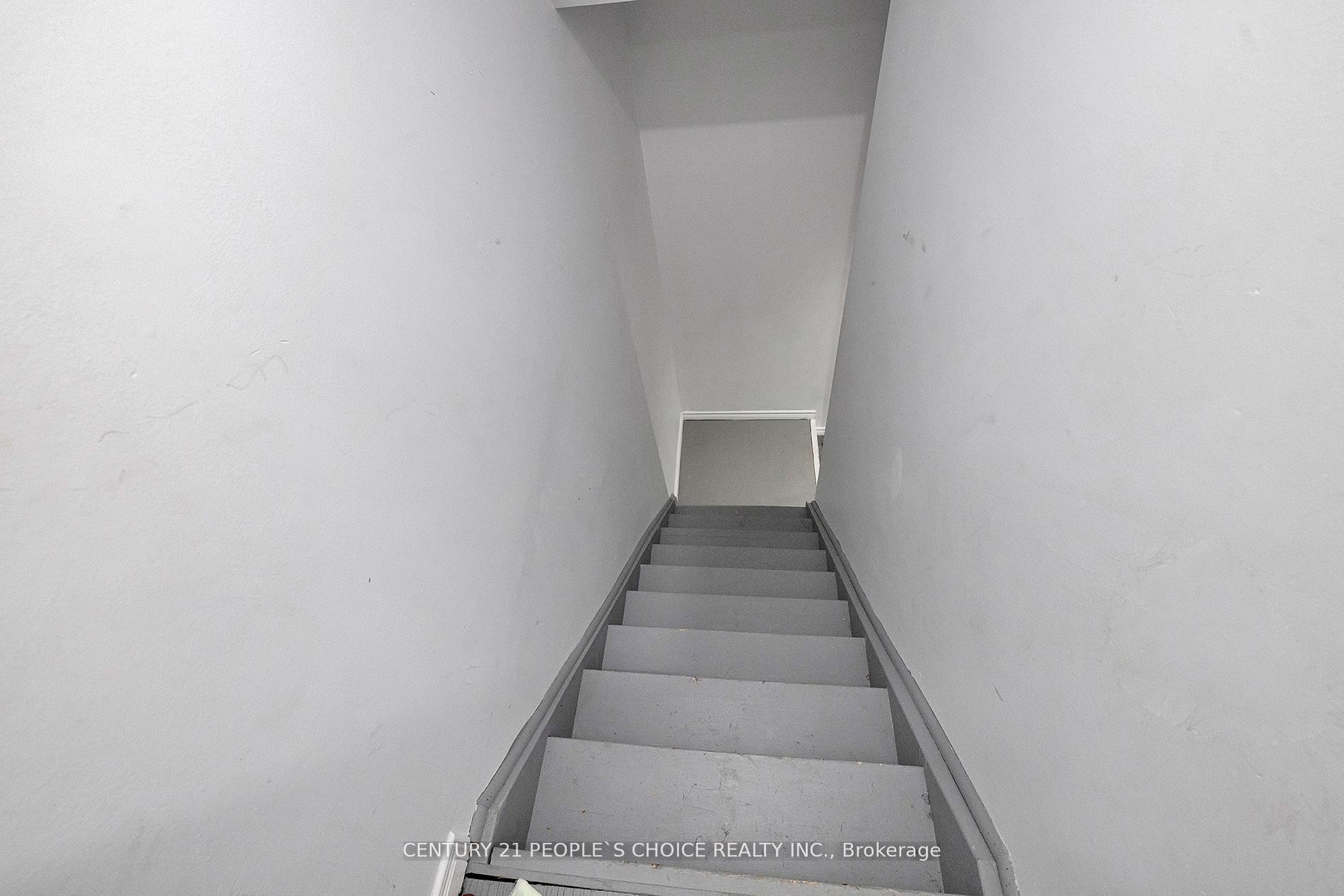 32 Frank Johnston Rd