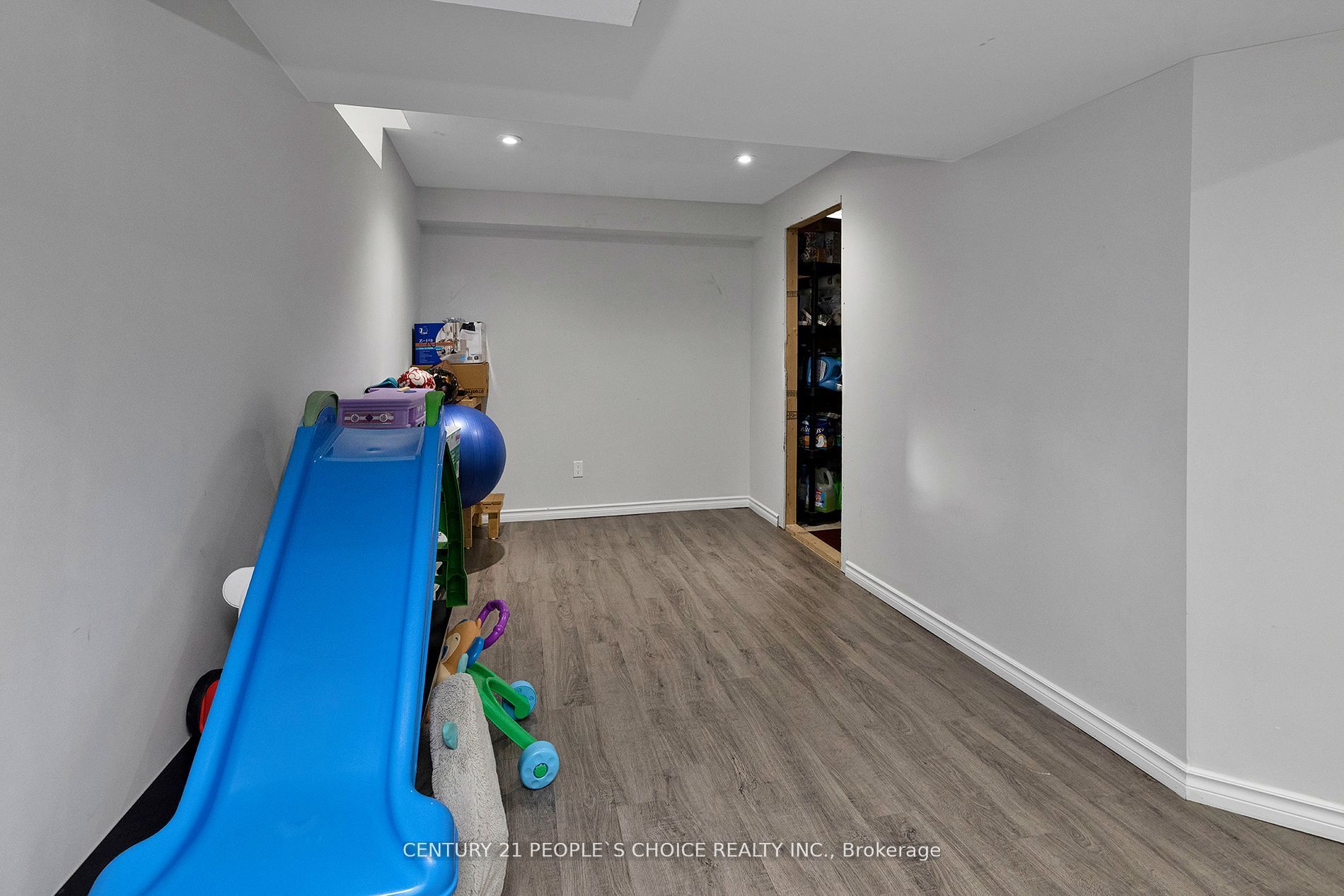 32 Frank Johnston Rd