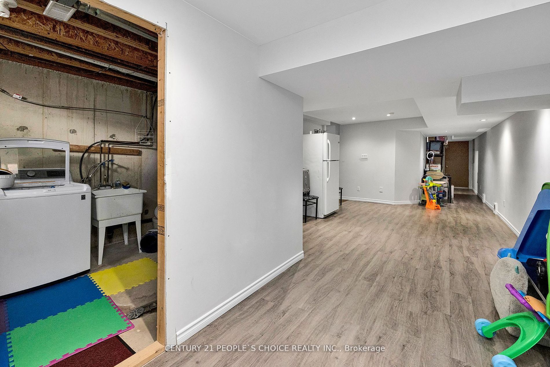 32 Frank Johnston Rd
