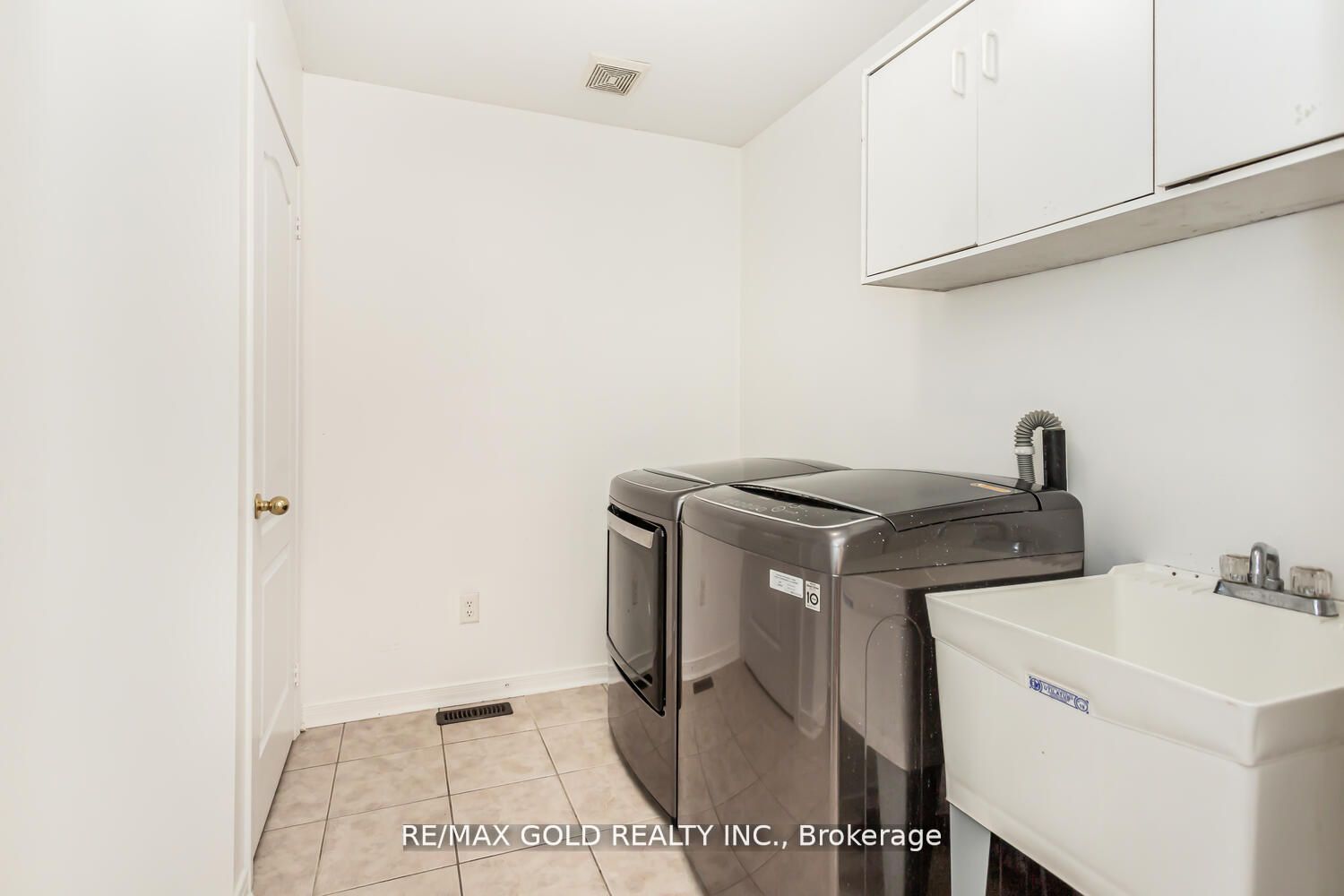 55 Cobblehill Cres