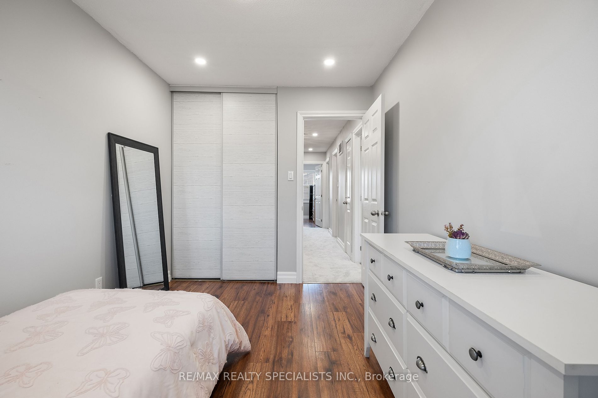 2120 Rathburn Rd E, #52