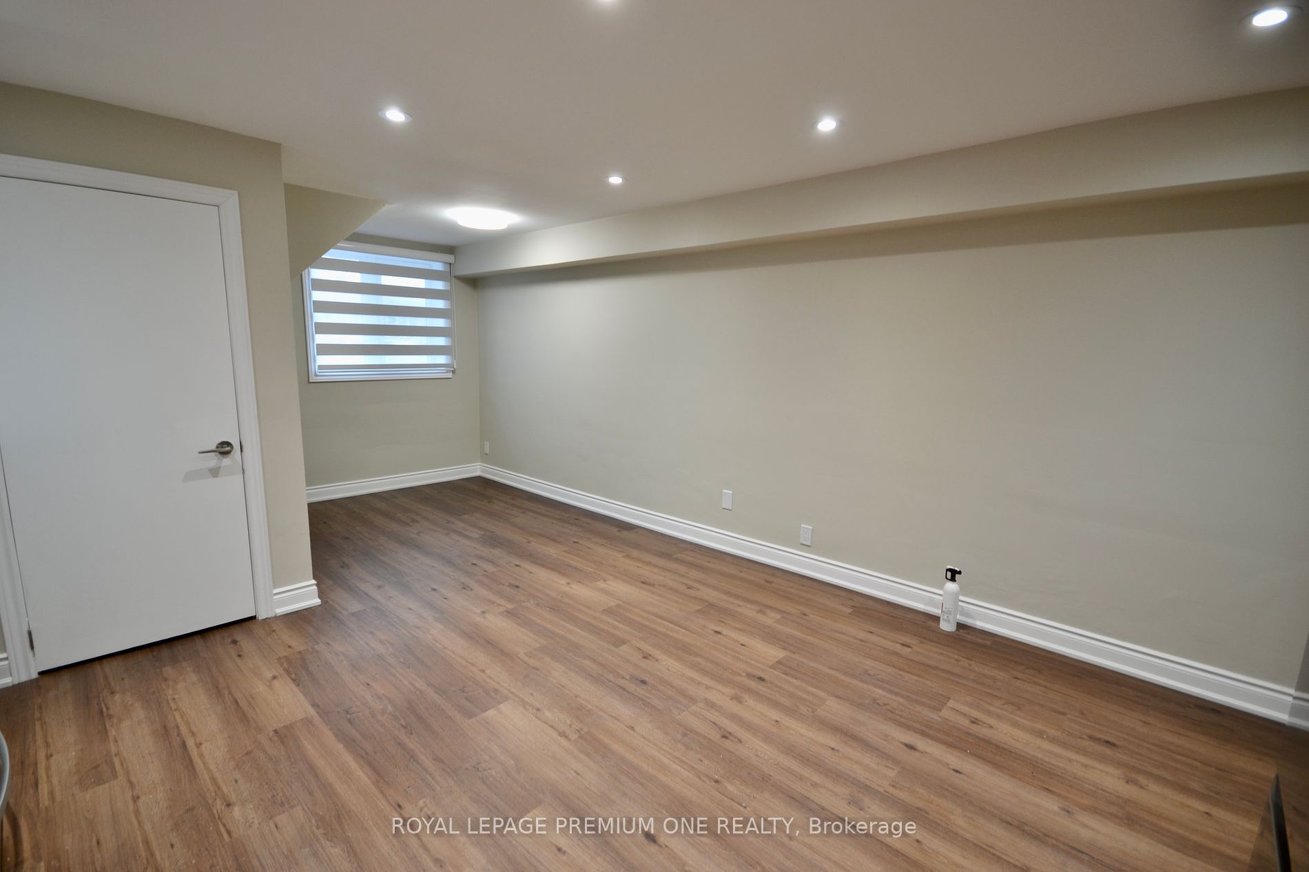 58 Dovehouse Avenue, #Lower